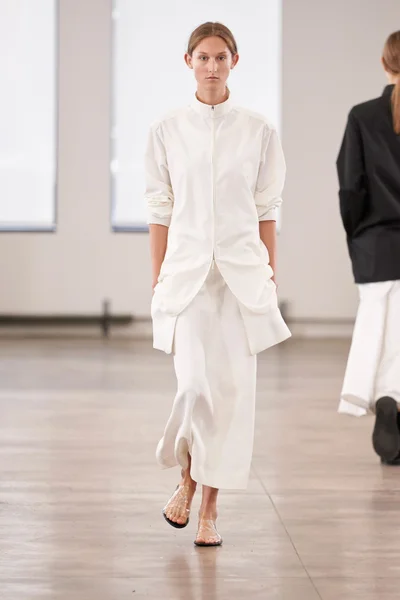 Look 11